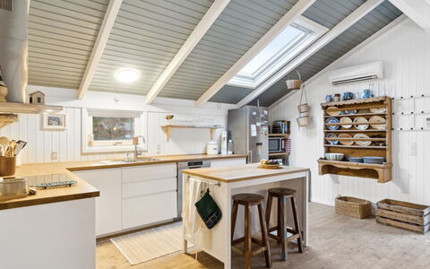 Pauliina - 500M from the Sea: Holz, Zuhause, Veranda, Deck, Hartholz, Dach, Holzbeize, Holzboden, Eco Hotel