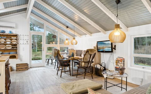 Pauliina - 500M from the Sea: Holz, Zuhause, Veranda, Deck, Hartholz, Dach, Holzbeize, Holzboden, Eco Hotel