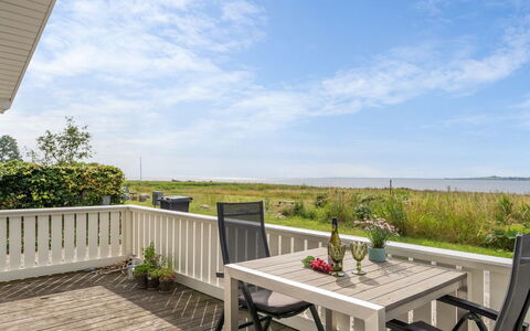 Liutulf - 40M from the Sea: Blau, Strauch, Hütte, Ground, Garten, Estate, Schatten, Landscaping, Bauernhaus, Eco Hotel