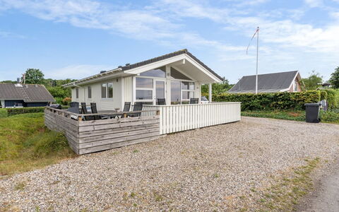 Liutulf - 40M from the Sea: Blau, Strauch, Hütte, Ground, Garten, Estate, Schatten, Landscaping, Bauernhaus, Eco Hotel