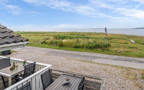 Liutulf - 40M from the Sea: Blau, Strauch, Hütte, Ground, Garten, Estate, Schatten, Landscaping, Bauernhaus, Eco Hotel