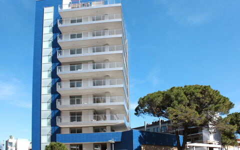 Lignano Sabbiadoro 636: Himmel, Gebäude, Schnee, Steigung, Baum, Haus, Holz, Pflanze, Einfrieren, Gebirge