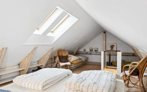 Frodde - 5Km from the Sea: Möbel, Interior Design, Schlafzimmer, Flooring, Holz, Fussboden, Decke, Bett, Dachboden, Zimmer