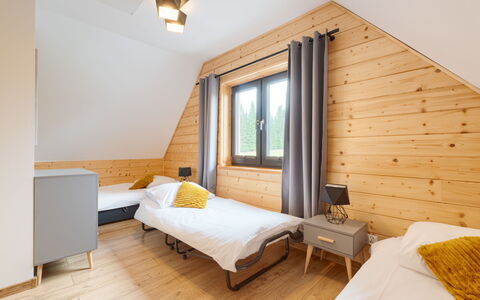 Osada Orlica: Holz, Zuhause, Hartholz, Holzbeize, Holzboden, Planke, Schlafzimmer, Holz, Bett, Lack