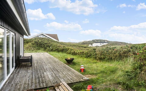 Mirla - 50M from the Sea: 
