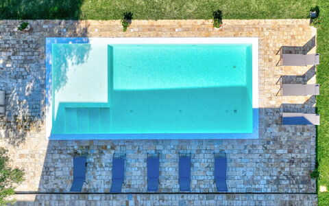 Tenuta Palù: Wasser, Daytime, Blau, Rechteck, Holz, Schwimmbad, Pflanze, Vegetation, Haus, Gras