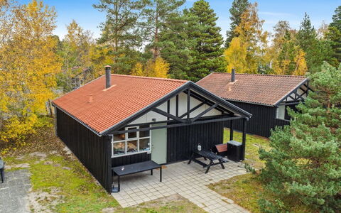Gudrund - 250M from the Sea: Dach, Haus, Zuhause, Hütte, Tür, Abstellgleis, Deck, Veranda, Planke, Hartholz