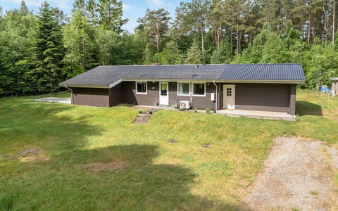 Elsemaria - 1.3Km from the Sea: Möbel, Interior Design, Flooring, Fussboden, Decke, Zimmer, Stuhl, Tabelle, Wohnung, Küche & Esszimmer Tisch