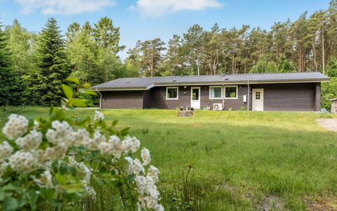 Elsemaria - 1.3Km from the Sea: Möbel, Interior Design, Flooring, Fussboden, Decke, Zimmer, Stuhl, Tabelle, Wohnung, Küche & Esszimmer Tisch