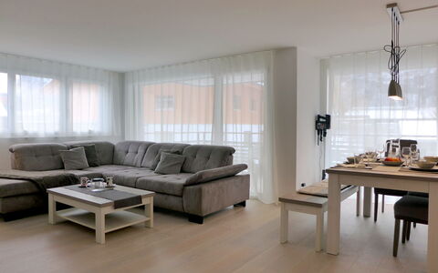 Feldli: Himmel, Gebäude, Eigentum, Pflanze, Wolke, Die Architektur, Fenster, Baum, Urban Design, Steigung