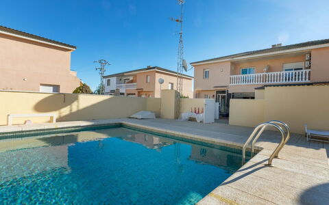 Wunder Haus: Himmel, Gebäude, Eigentum, Pflanze, Wolke, Die Architektur, Fenster, Baum, Urban Design, Steigung