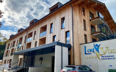 Lorenzo In3 Bergblick 990.3: Himmel, Wolke, Auto, Fahrzeug, Gebäude, Eigentum, Fenster, Rad