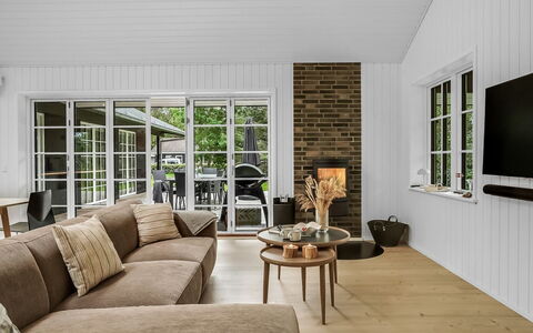 Babara - 350M from the Sea: Holz, Zuhause, Veranda, Deck, Hartholz, Dach, Holzbeize, Holzboden, Eco Hotel