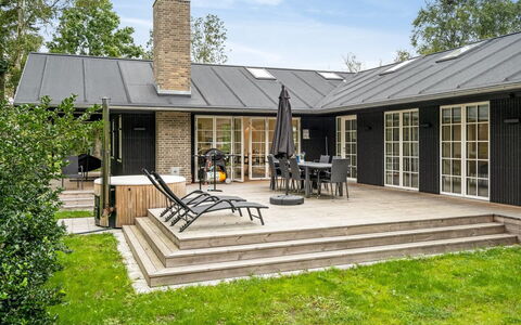 Babara - 350M from the Sea: Holz, Zuhause, Veranda, Deck, Hartholz, Dach, Holzbeize, Holzboden, Eco Hotel