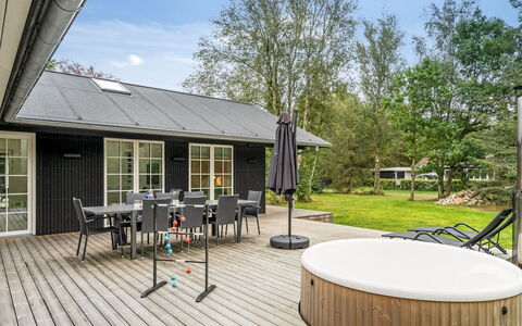 Babara - 350M from the Sea: Holz, Zuhause, Veranda, Deck, Hartholz, Dach, Holzbeize, Holzboden, Eco Hotel
