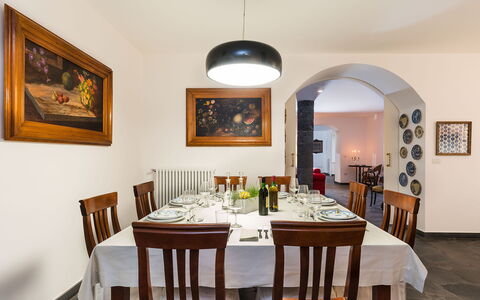 Dimora Vulcano - Castiglione Di Sicilia, Sicilia: Tabelle, Bilderrahmen, Möbel, Eigentum, Stuhl, Interior Design, Holz, Grundeigentum, Esszimmer, Hartholz