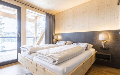 Turracher Höhe 160: Schlafzimmer, Hartholz, Winter, Bedding, Bettrahmen, Bett, Planke, Blockhaus, Hotel, Bettdecke