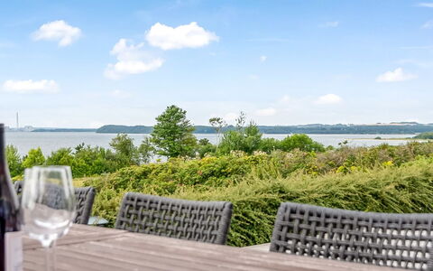 Majken - 225M from the Sea: Möbel, Tabelle, Gartenmöbel, Tisch Im Freien, Stuhl, Meer, Küche & Esszimmer Tisch, Ozean, Küste, Eco Hotel