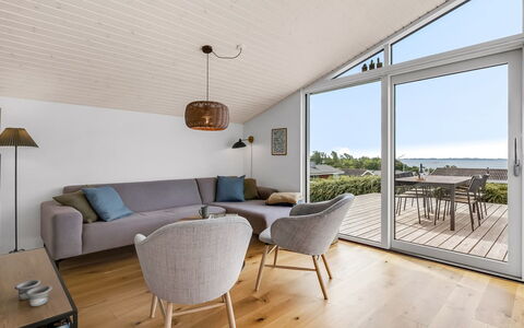 Majken - 225M from the Sea: Holz, Flooring, Möbel, Interior Design, Fussboden, Holzboden, Decke, Zuhause, Couch, Wohnzimmer