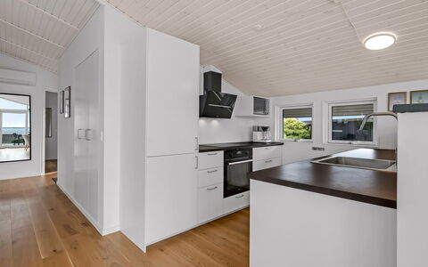 Majken - 225M from the Sea: Flooring, Holz, Interior Design, Fussboden, Decke, Holzboden, Zimmer, Zuhause, Hartholz, Küche