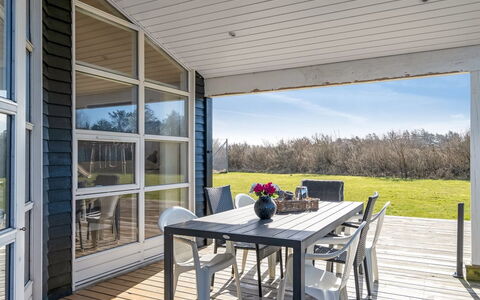 Rudy - 800M from the Sea: Decke, Flooring, Interior Design, Fussboden, Verbundwerkstoff, Möbel, Resort, Hotel, Design, Daylighting