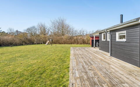 Rudy - 800M from the Sea: Decke, Flooring, Interior Design, Fussboden, Verbundwerkstoff, Möbel, Resort, Hotel, Design, Daylighting