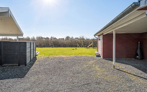 Rudy - 800M from the Sea: Decke, Flooring, Interior Design, Fussboden, Verbundwerkstoff, Möbel, Resort, Hotel, Design, Daylighting