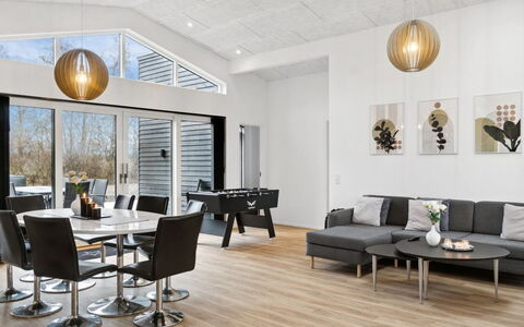 Nissine - 300M from the Sea: Möbel, Interior Design, Flooring, Couch, Fussboden, Holz, Wohnzimmer, Decke, Holzboden, Light Fixture