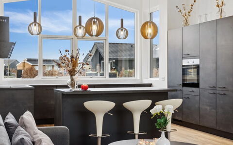 Nissine - 300M from the Sea: Möbel, Interior Design, Light Fixture, Flooring, Decke, Holz, Fussboden, Leuchter, Küche, Beleuchtung
