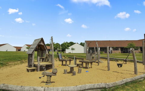 Tian: Dach, Hütte, Zuhause, Schatten, Abstellgleis, Bauernhaus, Veranda, Outdoor Struktur, Gartenbauten