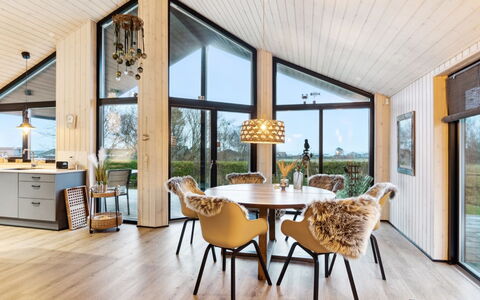 Fenno - 200M from the Sea: Schwimmbad, Ferienort