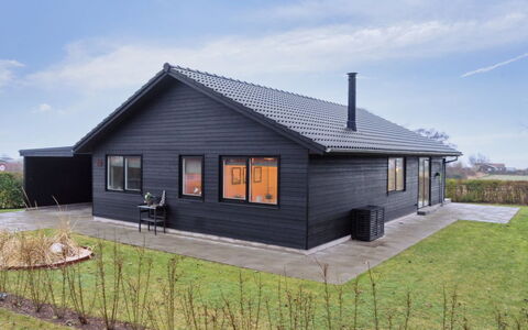 Fenno - 200M from the Sea: Schwimmbad, Ferienort