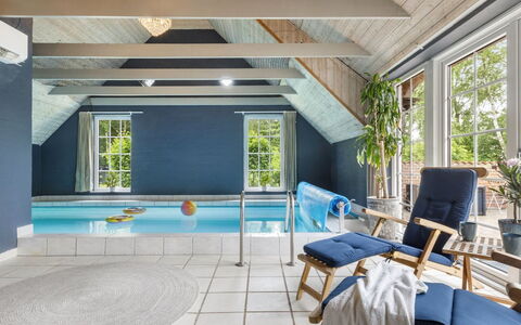 Krok - 1.2Km from the Sea: Flooring, Möbel, Fussboden, Interior Design, Decke, Stuhl, Schwimmbad, Resort, Eco Hotel, Schatten
