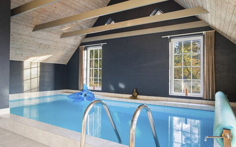 Krok - 1.2Km from the Sea: Flooring, Decke, Fussboden, Schwimmbad, Verbundwerkstoff, Dachboden, Strahl, Stuhl, Design, Schatten