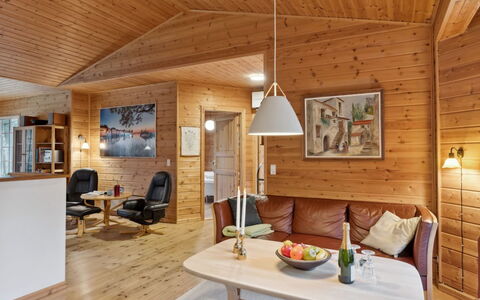 Palnir - 8Km from the Sea: Holz, Decke, Interior Design, Zuhause, Haus, Möbel, Hütte, Wohnzimmer, Light Fixture, Zimmer