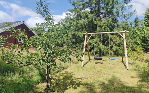 Palnir - 8Km from the Sea: Garten, Rasen, Hinterhof, Garten, Schatten, Landscaping, Park, Immergrün
