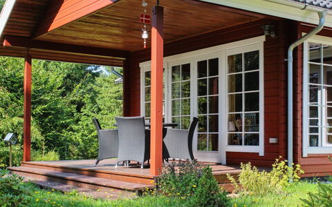 Palnir - 8Km from the Sea: Holz, Veranda, Haus, Hütte, Dach, Zuhause, Holzbeize, Hartholz, Tür, Schatten