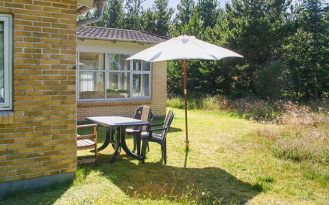 Gisa - 400M from the Sea: Blau, Strauch, Hütte, Ground, Garten, Estate, Schatten, Landscaping, Bauernhaus, Eco Hotel