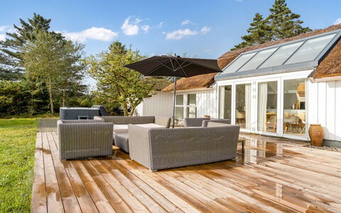 Verner - 900M from the Sea: Decke, Flooring, Interior Design, Fussboden, Verbundwerkstoff, Möbel, Resort, Hotel, Design, Daylighting
