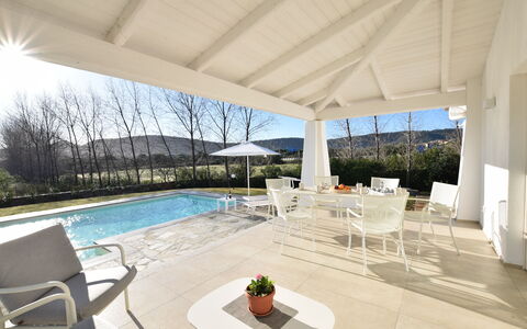 Villa Helios - Budoni, Sardegna: Pflanze, Wasser, Eigentum, Möbel, Himmel, Tabelle, Schatten, Interior Design, Die Architektur, Schwimmbad