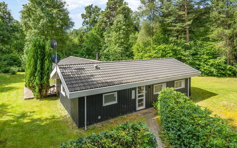 Thorsmod - 2.6Km from the Sea: Flooring, Fussboden, Decke, Interior Design, Countertop, Küche, Cabinetry, Zimmer, Major Appliance, Light Fixture