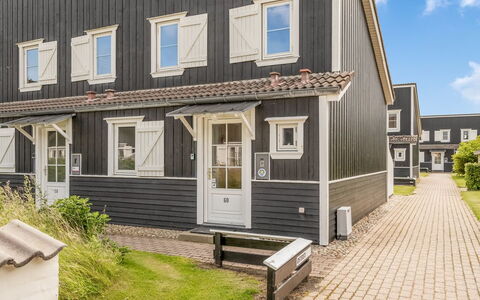 Milly - 150M to the Fjord: Möbel, Interior Design, Flooring, Fussboden, Decke, Zimmer, Stuhl, Tabelle, Wohnung, Küche & Esszimmer Tisch
