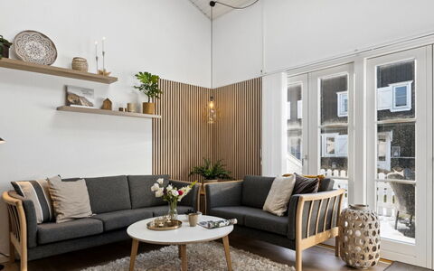 Milly - 150M to the Fjord: Möbel, Interior Design, Flooring, Fussboden, Decke, Zimmer, Stuhl, Tabelle, Wohnung, Küche & Esszimmer Tisch