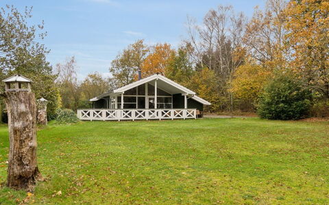 Ananda - 900M from the Sea: Blau, Strauch, Hütte, Ground, Garten, Estate, Schatten, Landscaping, Bauernhaus, Eco Hotel