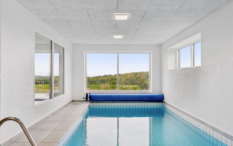 Ann - 1.3Km from the Sea: Decke, Flooring, Fussboden, Interior Design, Daylighting, Schwimmbad, Gips, Hotel