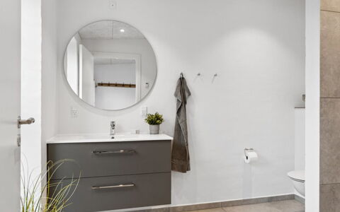 Ann - 1.3Km from the Sea: Flooring, Badezimmerschrank, Interior Design, Fussboden, Armatur, Bad Sink, Sinken, Möbel, Badezimmer, Zapfhahn
