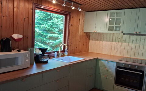 Friis - 100M from the Sea: Flooring, Küche, Holz, Countertop, Küchengerät, Cabinetry, Fussboden, Interior Design, Major Appliance, Möbel