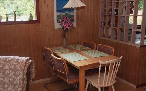 Friis - 100M from the Sea: Möbel, Flooring, Interior Design, Fussboden, Holz, Tabelle, Stuhl, Küche & Esszimmer Tisch, Esszimmer, Zimmer