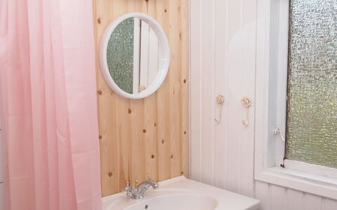 Friis - 100M from the Sea: Interior Design, Armatur, Badezimmer, Installation, Rosa, Vorhang, Zimmer, Spiegel, Bad Sink, Sinken
