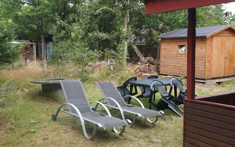 Friis - 100M from the Sea: Holz, Möbel, Gartenmöbel, Garten, Hinterhof, Stuhl, Garten, Tisch Im Freien, Rasen, Schatten